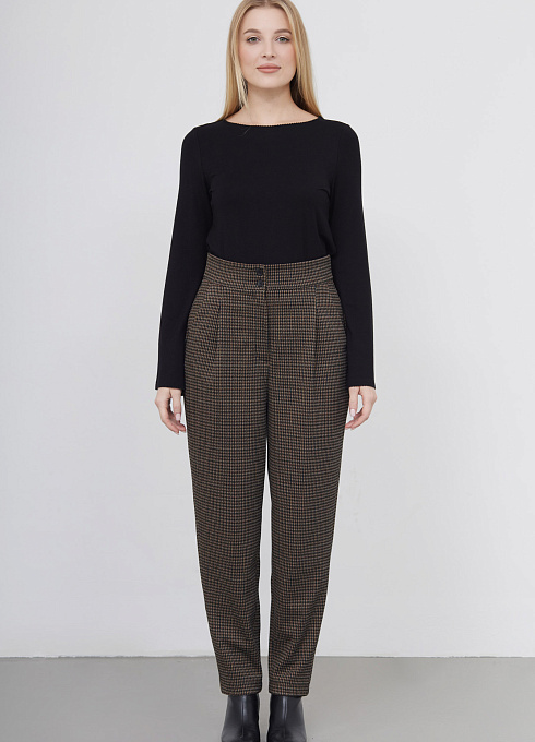 Брюки-бананы с защипами женские, цвет коричневый 