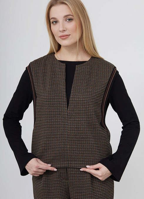 Жилет с широкими проймами женский, коричневый цвет