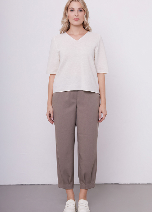 Брюки слоучи с защипами женские, цвет бежевый