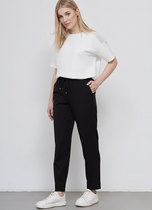 Брюки на резинке классические женские, цвет чёрный 