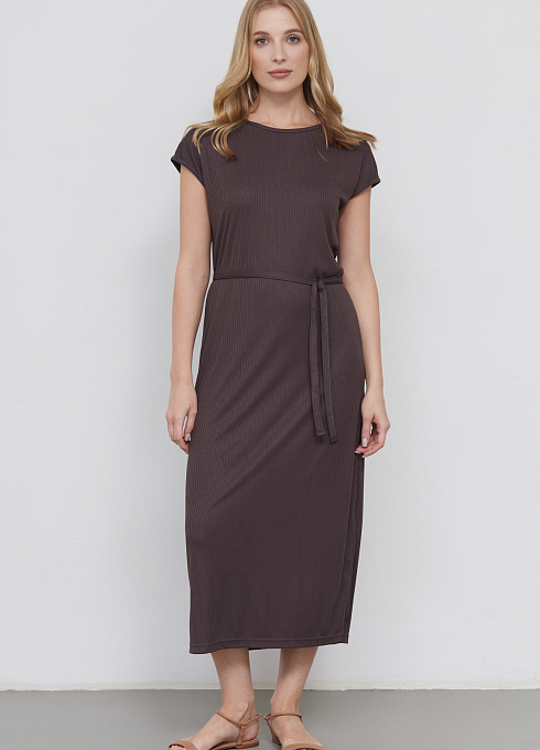 Платье в рубчик с поясом для женщины,  коричневый цвет