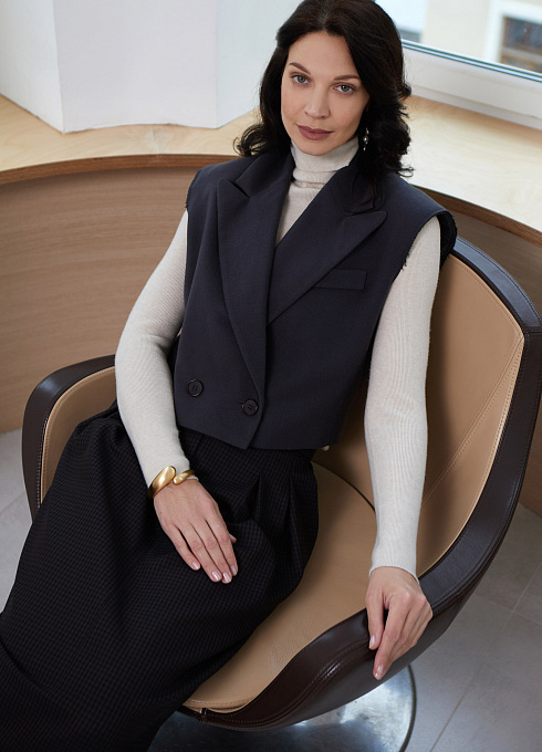 Жилет костюмный укороченный женский,  серый цвет